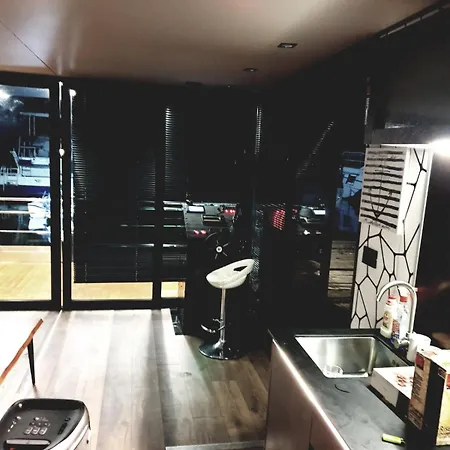 Bright Houseboat * בלגרד