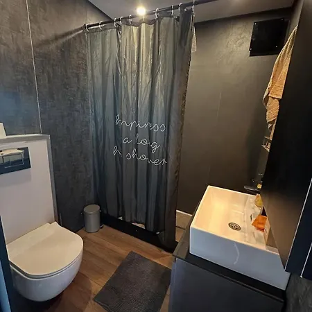 Bright Houseboat ספינת מלון