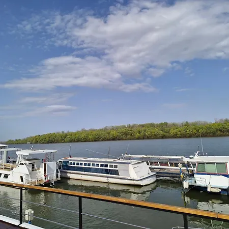 ספינת מלון Bright Houseboat
